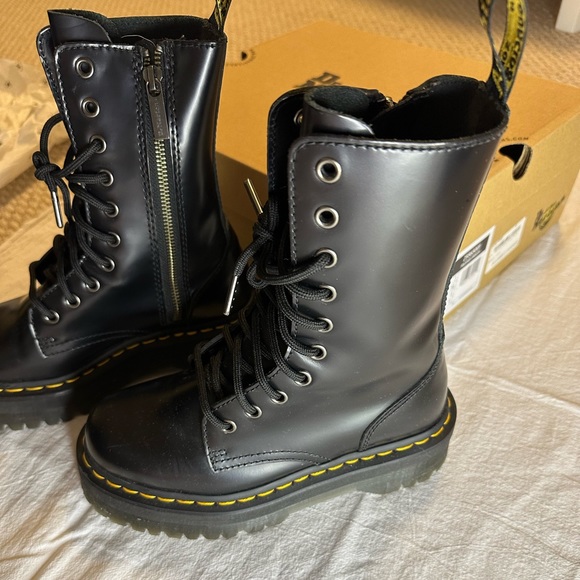 ❌SOLD❌ Dr Martens Jadon Hi Smooth Leather Black Boots - Picture 3 of 5